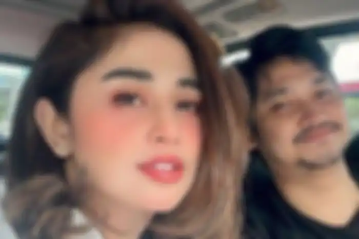 Dewi Perssik bersama Angga Wijaya