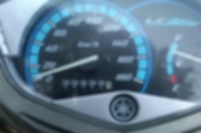 Odometer di speedometer analog otomatis kembali ke 0 km saat mentok