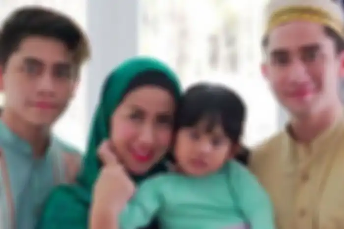 Venna Melinda dan anak-anak