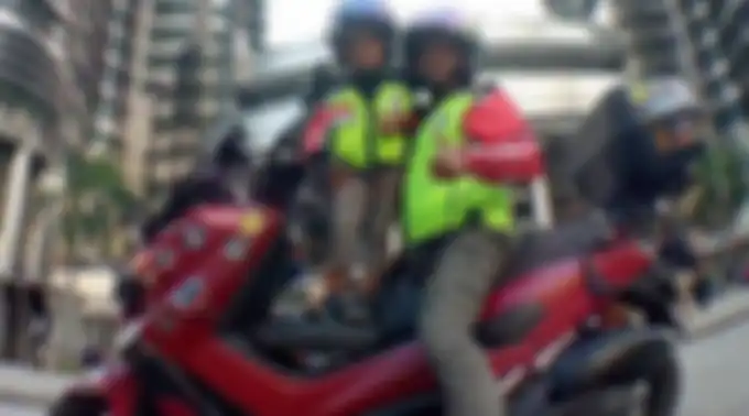 Lilik Gunawan bersama anaknya Balda naik Yamaha NMAX pergi haji ke Makkah.