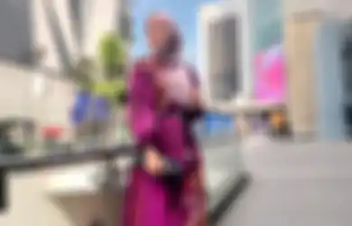 Bukan Warna Janda, Ini 5 Gaya Outfit Hijab Warna Ungu yang Fresh