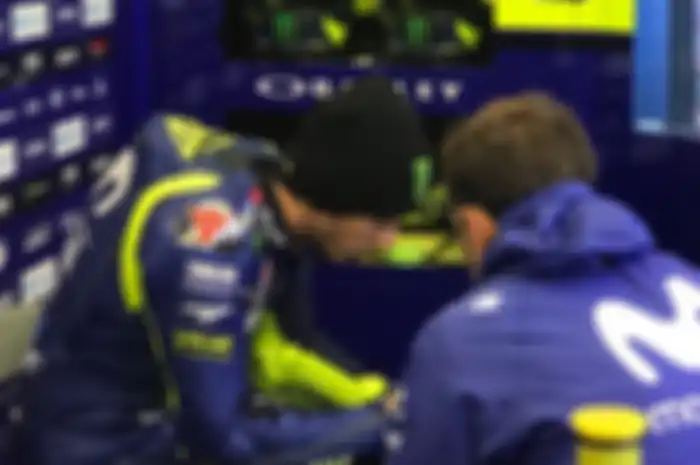 Valentino Rossi saat menunggu MotoGP Inggris dimulai.