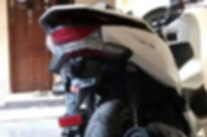 Sepatbor Honda PCX150 custom dijual cuma Rp 40 ribuan.