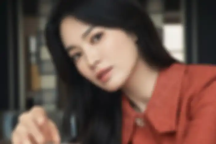 Gaya artis Korea pakai clean make up look - Song Hye Kyo