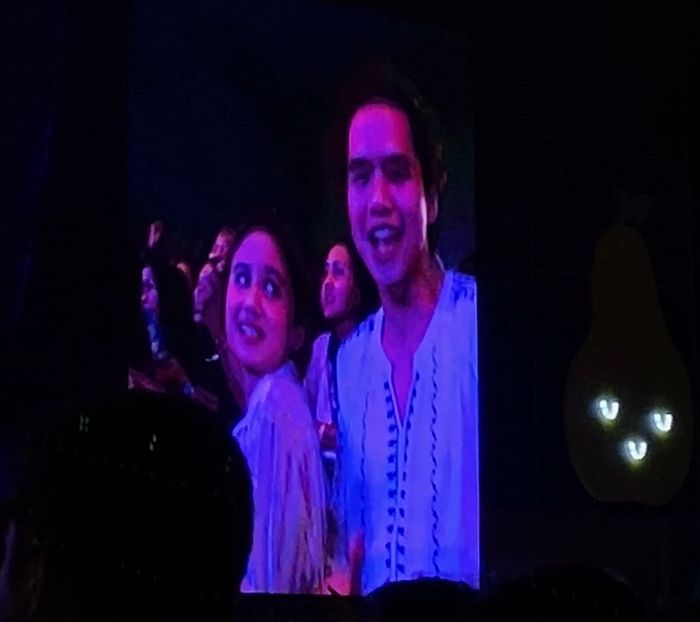 Dul Jaelani dan Tissa Biani saat menyaksikan aksi Dewa 19 di panggung Pestapora 2024.