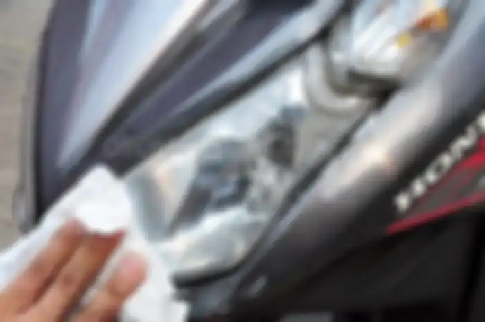 Bikin kinclong headlamp motor