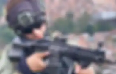 Para Pria Sampai Rela Diborgol, Polwan Paling Cantik di Dunia Tangkapi Penjahat dengan Cara Begini, Foto Aduhainya Geger