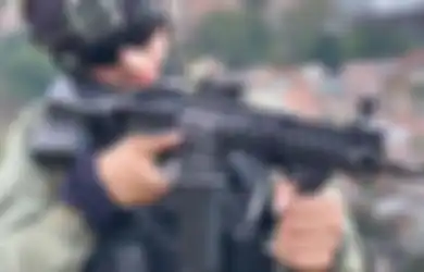 Para Pria Sampai Rela Diborgol, Polwan Paling Cantik di Dunia Tangkapi Penjahat dengan Cara Begini, Foto Aduhainya Geger