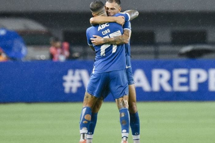 Ciro Alves saat selebrasi seusai mencetak gol dalam laga Persib Bandung Vs Borneo FC dalam laga ke-11 Liga 1 2024/2025 di Stadion Gelora Bandung Lautan Api (GBLA), Bandung, Jumat (22/11/2024).