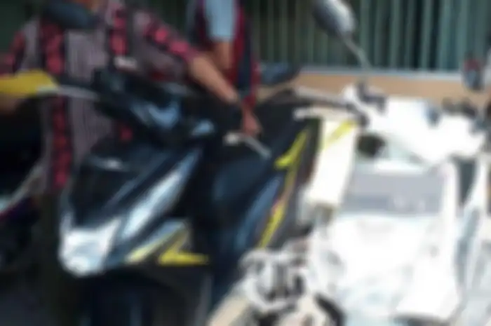 Barang bukti motor yang digelapkan Mundi Sasmito (40) warga Gubeng, Kota Surabaya yang nyamar jadi anggota polisi di Jember saat beraksi. 