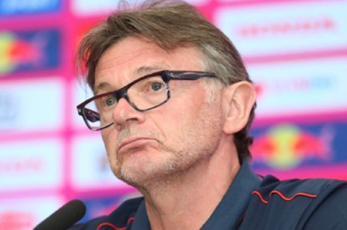 Pelatih Timnas Vietnam, Philippe Troussier.