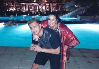 Bak Bumi dan Langit, Jennifer Jill Sindir Habis-habisan Suami Berondongnya, Ajun Perwira Justru Pamer Foto Mesra Bareng sang Istri Saat Ucapkan Selamat Hari Raya Galungan