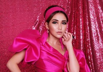 Pamer Perut Ramping, Tampilan Seksi Ayu Ting Ting Pakai Crop Top dan Legging Super Ketat Jadi Sorotan!