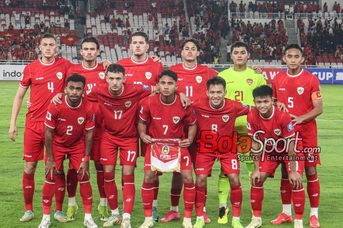 Timnas Indonesia sedang berfoto bersama di Stadion Utama Gelora Bung Karno, Senayan, Jakarta, Kamis (21/3/2024).