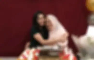 Banjir Hujatan Saat Makan Bareng ART, Ibunda Ayu Ting Ting Ungkap Nasib Haters Anaknya yang Nangis-nangis di Kantor Polisi