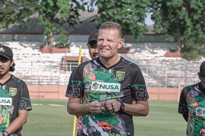 Pelatih anyar Persebaya Surabaya, Josep Gombau