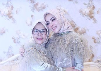 Sang Anak Terkenal dengan Hobinya Kenakan Barang Berharga Fantastis, Ibu Syahrini Kedapatan Kenakan Tas Berharga Lebih dari Rp 600 Juta