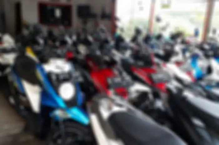 Display motor bekas