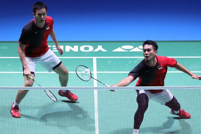 Mohammad Ahsan (kanan)/Hendra Setiawan saat bertanding pada babak perempat final Japan Open 2019, di Musashino Forest Sports Plaza, Tokyo, Jepang, Jumat (26/7/2019).