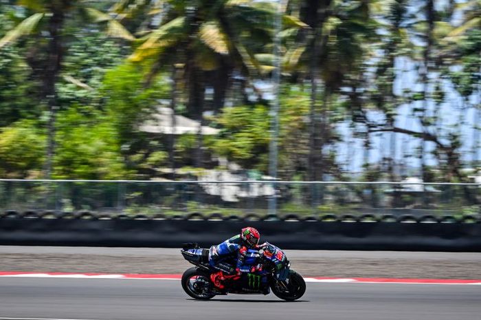 Pembalap Monster Energy Yamaha, Fabio Quartararo, saat berlaga pada sesi Practice MotoGP Indonesia 2024 di Sirkuit Mandalika, Lombok, NTB, pada Jumat (27/9/2024).