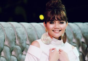 Bikin Netizen Gemas, Intip Gaya Modis Rina Nose Saat Pakai Dress Seksi Bergaya Transparan