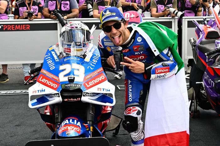 Bos Tech3 KTM, Herve Poncharal berbunga-bunga saat membahas dua rekrutan besarnya untuk MotoGP 2025 termasuk rekan setim Francesco Bagnaia, Enea Bastianini.