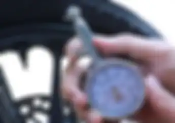 Bahaya Ban Motor Kurang Tekanan Angin, Akibatnya Fatal