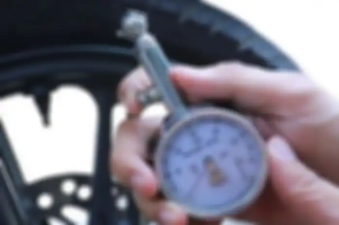 Apakah Beda tekanan angin ban tubeless dan tube type
