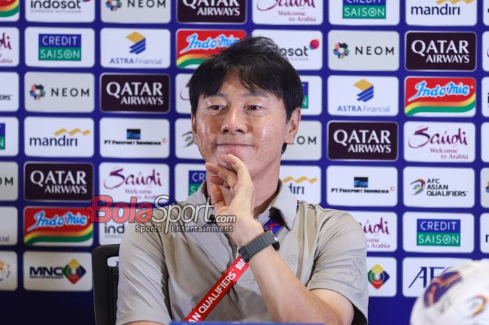 Pelatih timnas Indonesia, Shin Tae-yong, saat menghadiri sesi jumpa pers di Media Center Stadion Utama Gelora Bung Karno, Senayan, Jakarta, Selasa (10/9/2024).