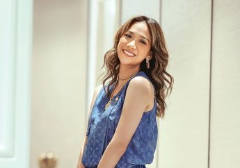 Pakai Baju Seksi saat Berpose dengan Dokter Kulit Keluarga Kardashian, BCL Bikin Gagal Fokus karena Dikira Tak Pakai Bra