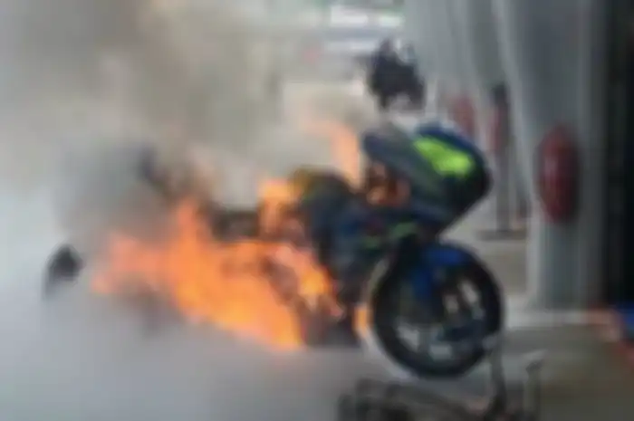 Motor Alex Rins terbakar di Sepang (1/11/2018)