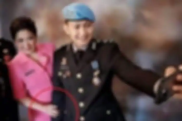 Baru Terungkap, Brigadir J Rupanya Tak Sendiri Bopong Istri Ferdy Sambo, Putri Candrawathi ke Kamar, Polisi Disebut tak Berani Ungkap ke Publik?