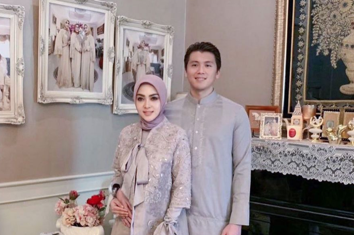 Syahrini dan Reino Barack
