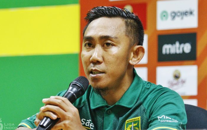 Gelandang Persebaya Surabaya, Rendi Irwan, saat memberikan keterangan usai laga menghadapi Borneo FC yang berakhir dengan skor 0-0 di Stadion Gelora Bung Tomo, Kota Surabaya pada Jumat (11/10/2019).