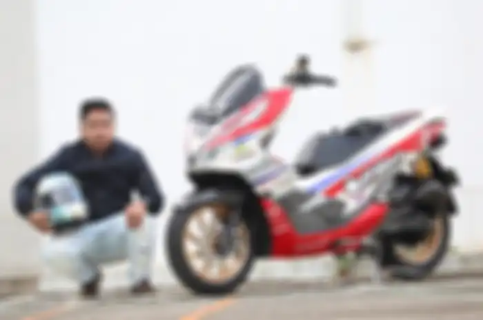 Honda PCX dengan jok custom dengan lapisan kulit MBtech karya Black Sweet