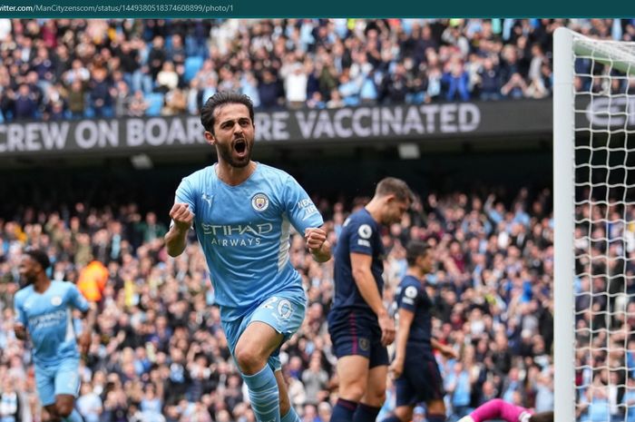 Momen Bernardo Silva mencetak gol ke gawang Burnley dalam kemenangan 2-0 Manchester City pada laga pekan ke-8 Liga Inggris 2021-2022.