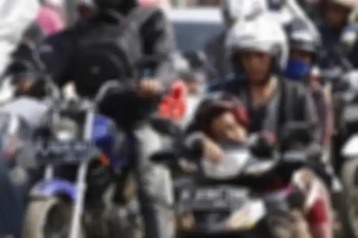 Ilustrasi bikers melakukan perjalanan mudik.