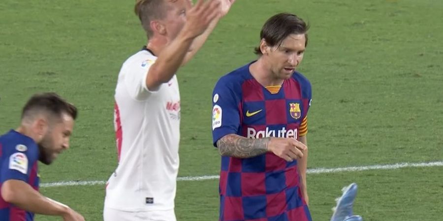 VIDEO - Lionel Messi Terlibat Baku Hantam dengan Pemain Sevilla, tetapi Aman dari Kartu