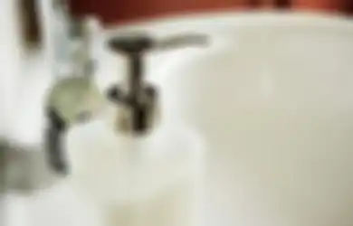 Hentikan Kebiasaan Cuci Muka dengan Sabun Mandi, Jika Tidak Ingin 6 Hal Mengerikan Ini Terjadi pada Kulitmu!