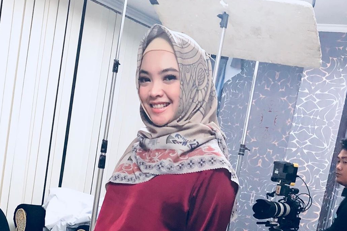 Menikah dengan pria 27 tahun lebih tua darinya, kecantikan artis ini membuat netizen takjub seolah sejajar dengan sang putri, intip potretnya!