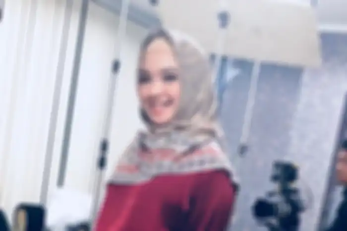 Menikah dengan pria 27 tahun lebih tua darinya, kecantikan artis ini membuat netizen takjub seolah sejajar dengan sang putri, intip potretnya!