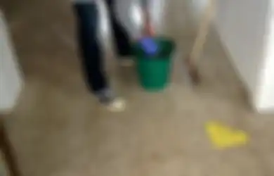 Cepat Kasih Tahu ART Sekarang Juga, Bersihkan Lantai Kamar Mandi Ternyata Semudah Ini, Cuma Modal Baking Soda yang Dicampur dengan Bahan Murah Ini