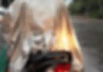 Awas! Ini Penyebab Jas Hujan Ponco 'Haram' Dipakai Bikers Saat Hujan Menurut Ahlinya  