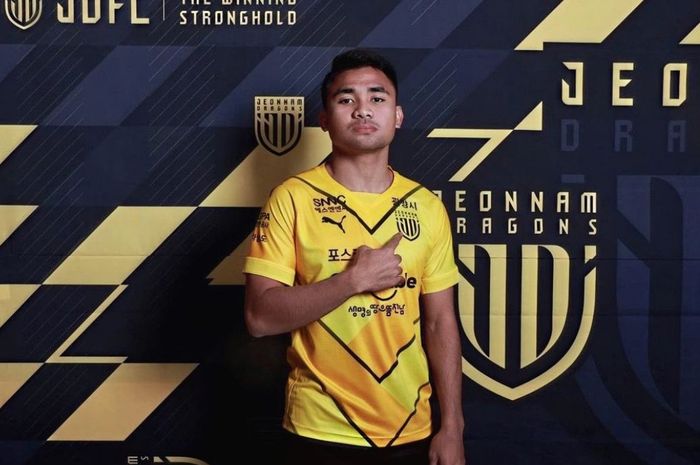 Asnawi Mangkualam saat memggunakan jersey Jeonnam Dragons.