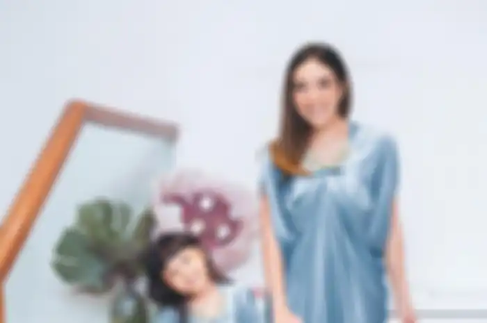 Foto Gisel yang asyik bermain bareng anak semata wayangnya, Gempi di rumah curi perhatian. Dagangan pun jadi makin laris. 