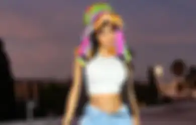 Mic Cardi B yang Dilempar ke Penonton Dilelang dengan harga Rp 1,3 Milliar