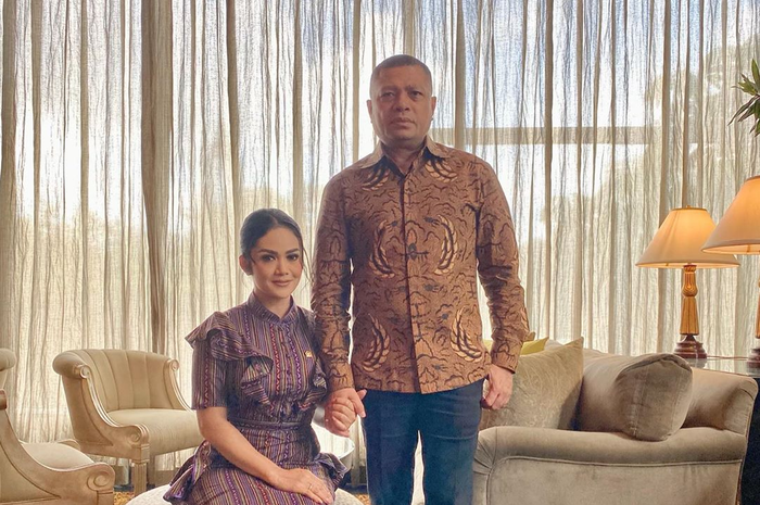 Krisdayanti dan Raul Lemos