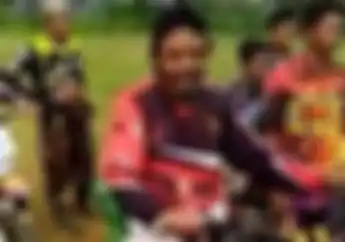 Kocak Video Sumanto Si Kanibal Trabasan Naik Motor Trail, Bahas Kampas Kopling Motor