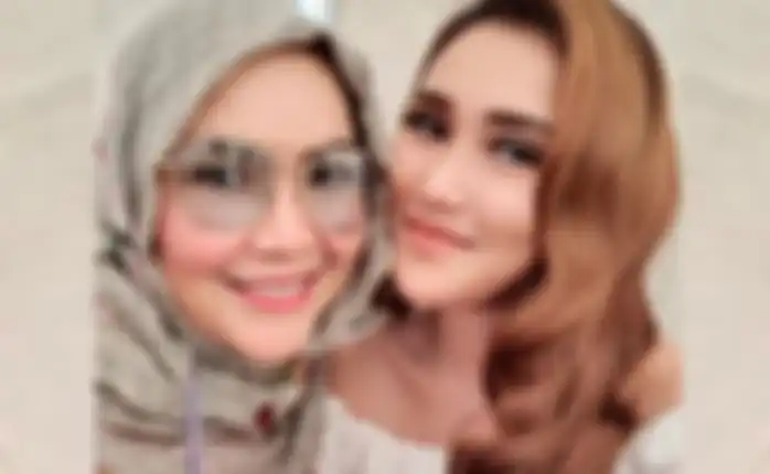 Umi Kalsum dan Ayu Ting Ting