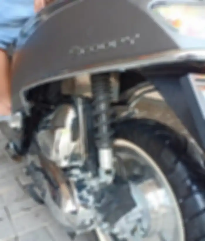 Peninggi sok belakang Honda.